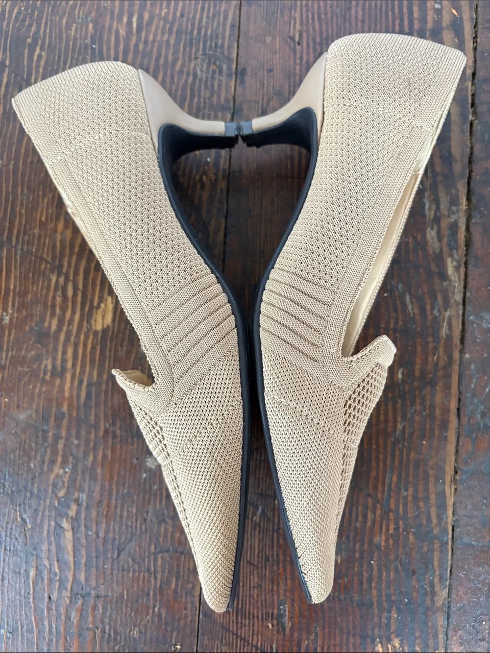 Adrienne Vittadini Skippy Tan Neutral Pointed-Toe Kitten Heel Pumps Flexible 8